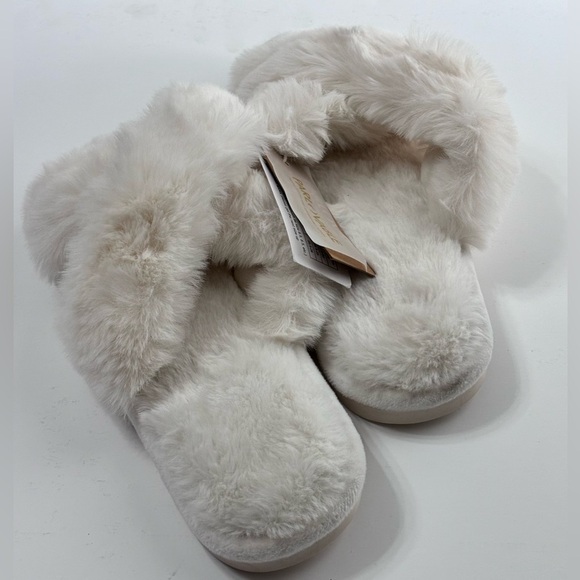 Fuzzy Cross Band Slippers by Parlovable ๐ - Picture 3 of 11